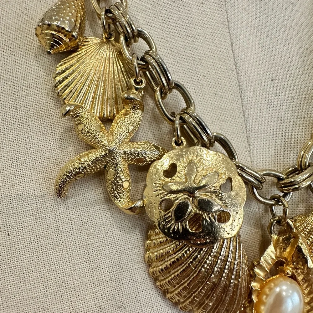 Vintage Gold Tone Metal Tropical Beach Shell and Starfish Statement Necklace - Picture 4 of 8